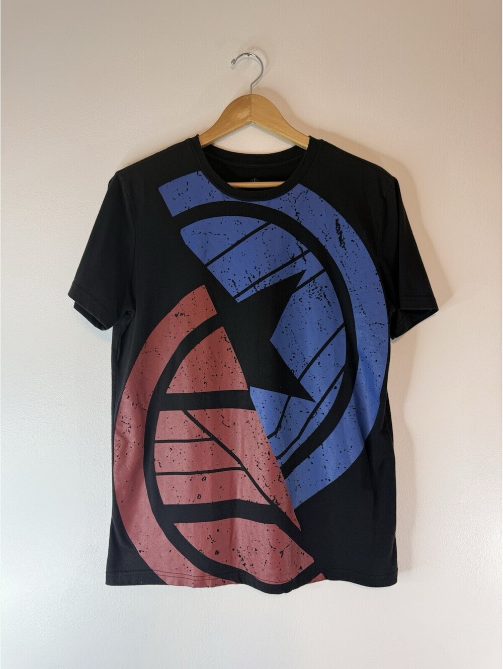 Captain America and Winter Soldier Hong Kong Disney Parks Men's T-Shirt Size M